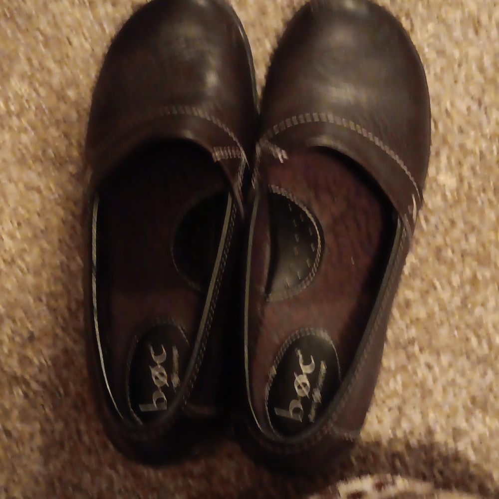 B.○.C flats   WORN ONCE 7M